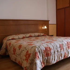 https://albergo-ristorante-il-cacciatore.it-tuscanyhotel.com